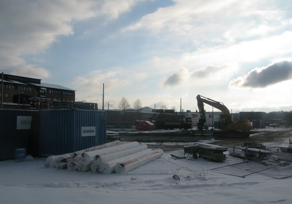 Ombyggnad av hållplatserna i Angered centrum i Göteborg januari 2013, sett från en spårvagn. by Biketommy