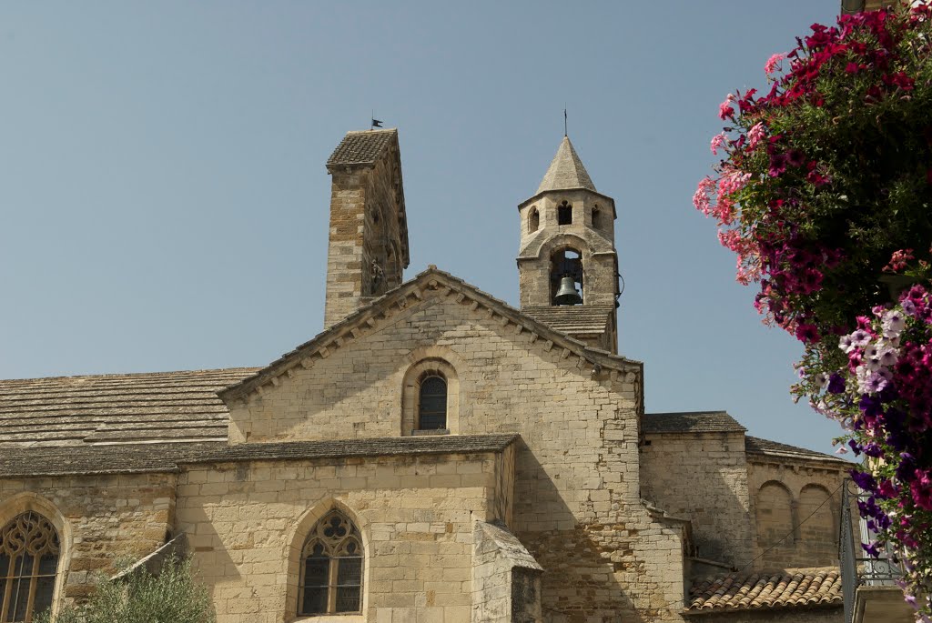 Église Notre-Dame-de-Nazareth de Valréas by eversh