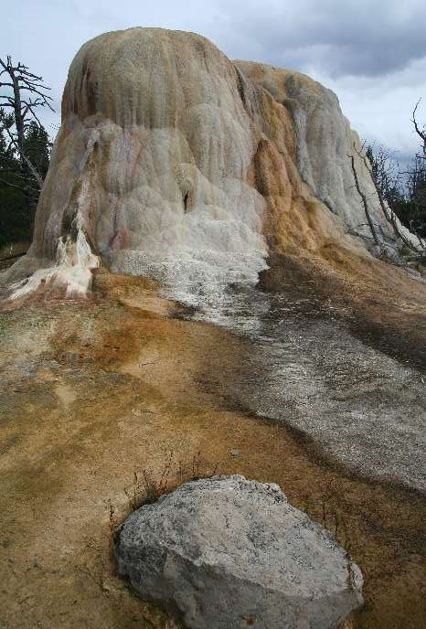 Mammoth Hot Springs - Upper Terraces Area by Frank Merfort