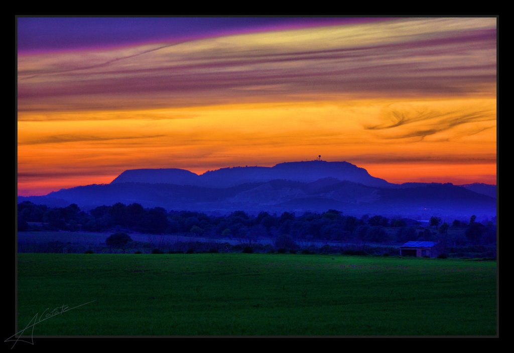 Puig de Randa fotografiat des de Felanitx - Buy a print in - http://cafate.blogspot.com/ by © Cafate