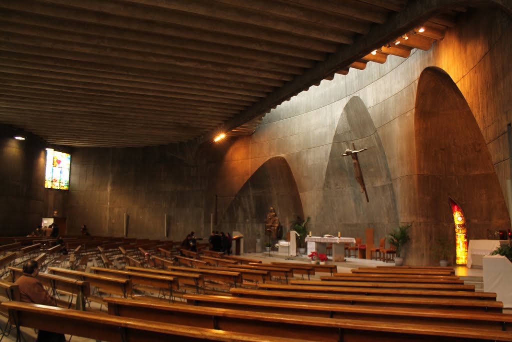 Moratalaz. Iglesia de Santa Ana. by Miguelito