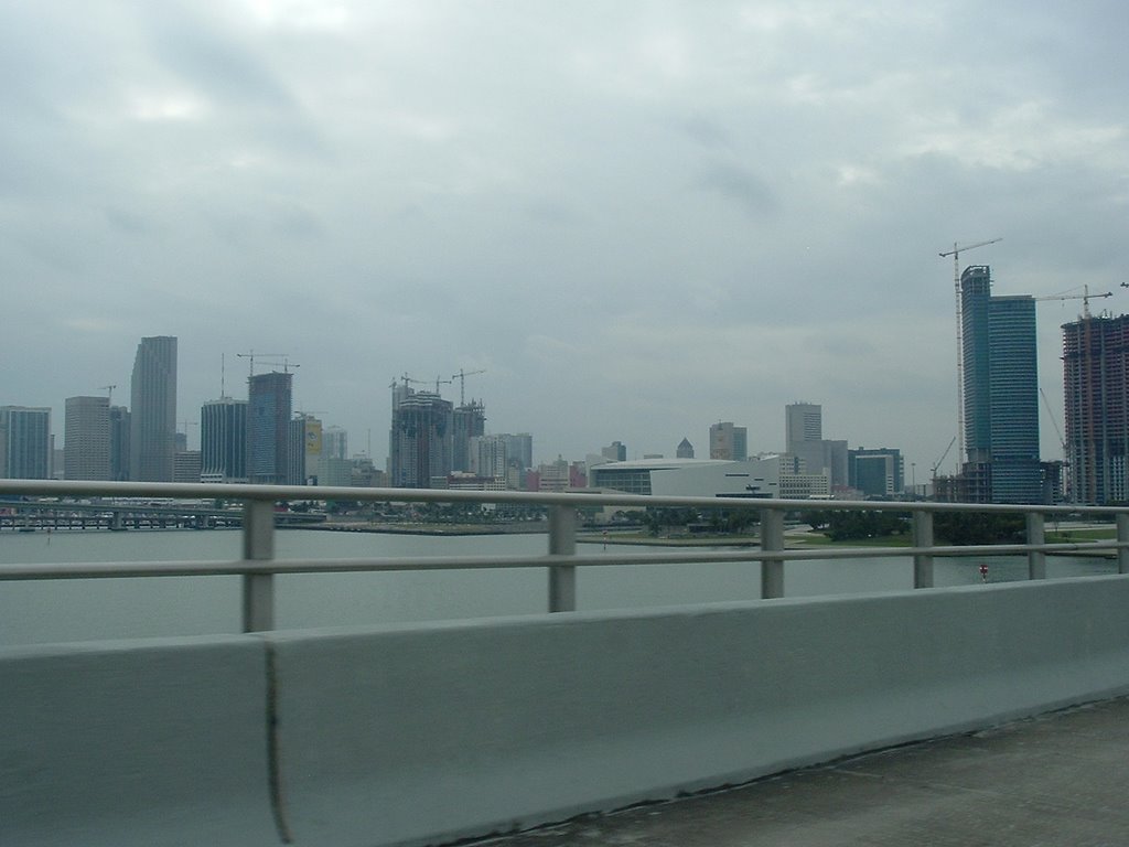 DOWN TOWN MIAMI tomada desde Mac Arthur Causeway by carlos alberto arang…