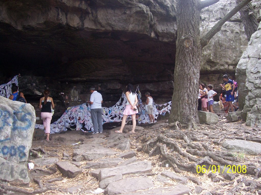 Gruta de los pañuelos by Domingo Viterbo