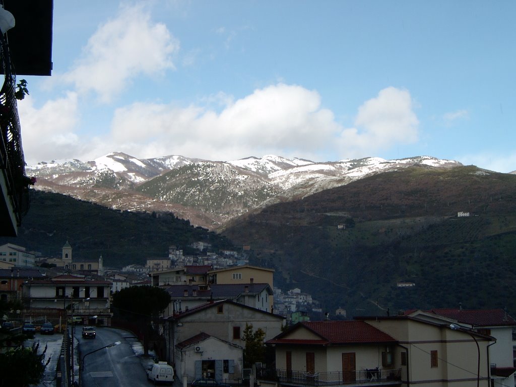 Lungro (CS) "Monti innevati che sovrastano Lungro" by alfonsomele