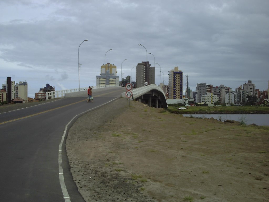 Visão da ponte nova (em Passo de Torres) by tmhartmann