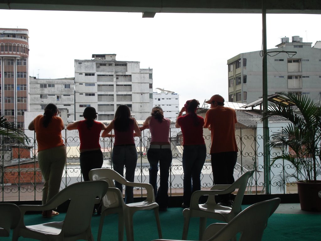 Girls on Terraza from Grand Guayaquil Hotel by total_vivir