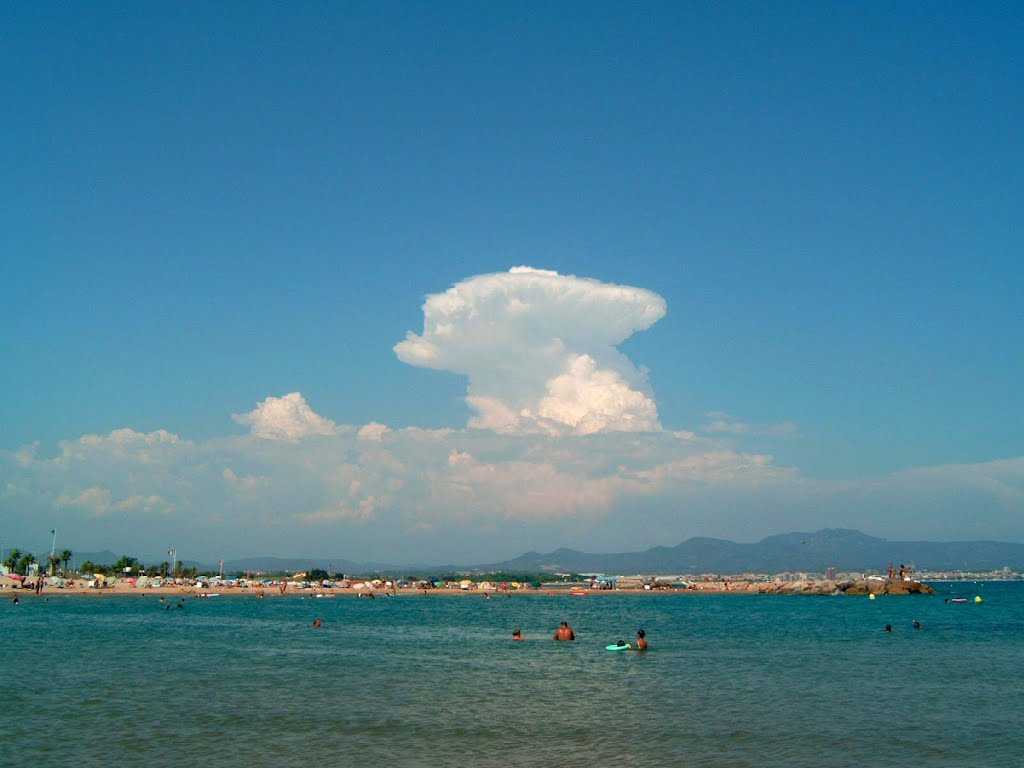 Cumulonimbus/Beach of St.Aygulf-Cote d´Azur by Lunaris