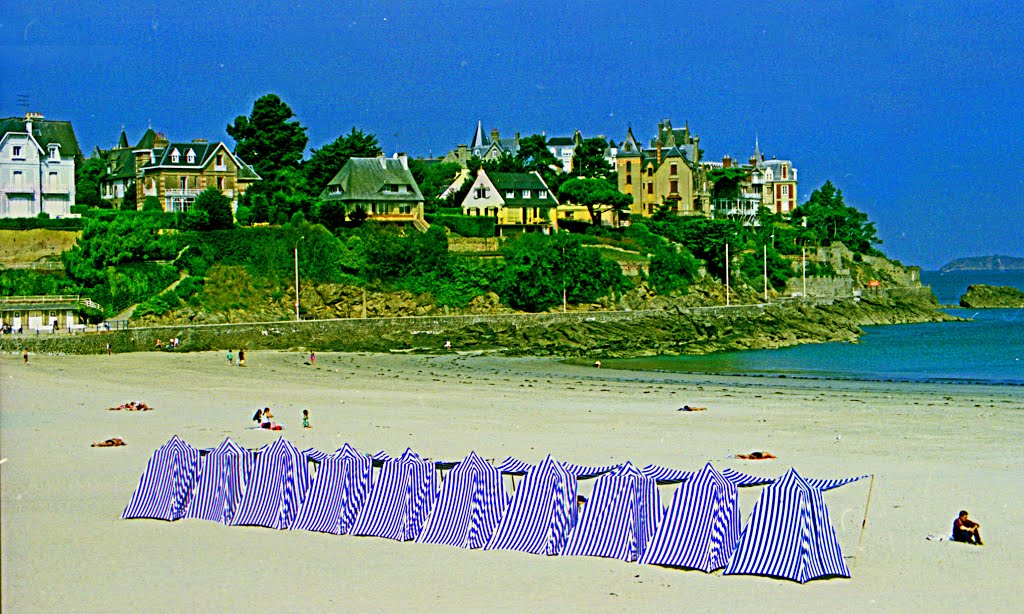 Dinard Blick von der Promenade "Pablo Picasso" auf den Badestrand by Contessa