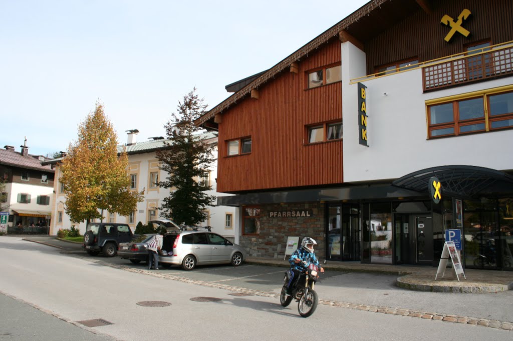 KÖSSEN - Einpacken vorm Pfarrsaal, und noch nach Schwendt zur "echten" Käserei gucken ! by ReinhardKlenke