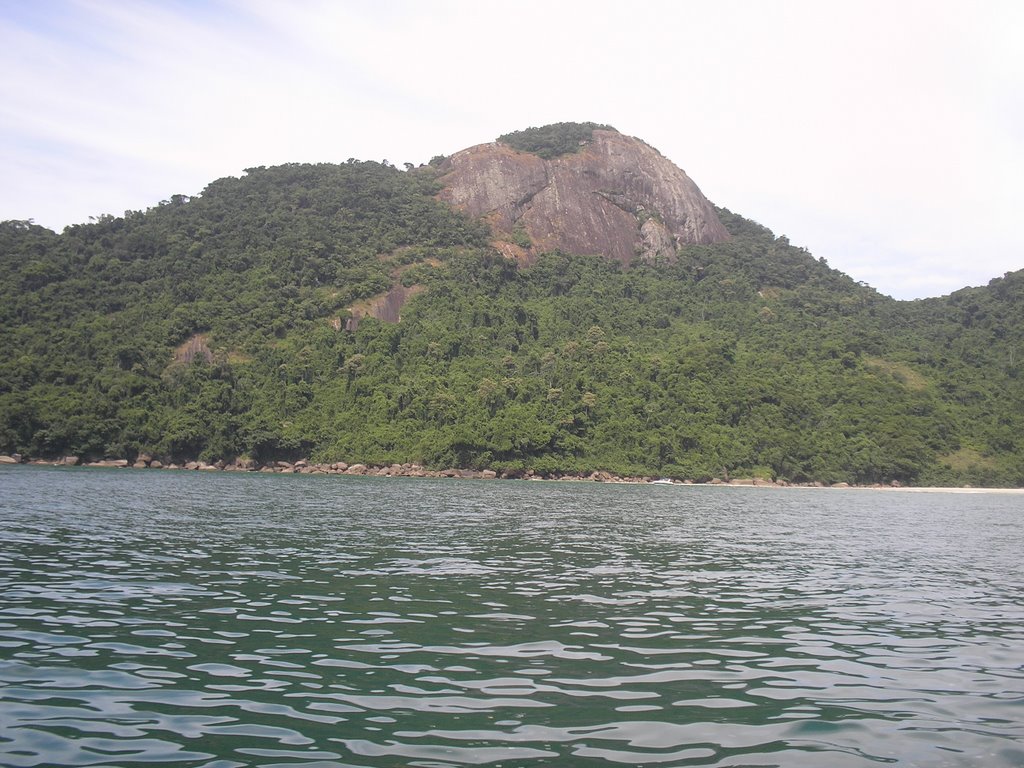 Enorme Pedra em Dois Rios - Ilha Grande - Brasil by Marcelo Parise Petaz…