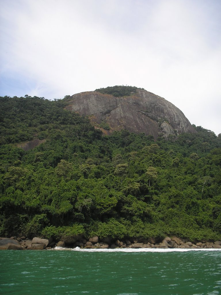 Montanha em Dois Rios - Ilha Grande - Brasil by Marcelo Parise Petaz…