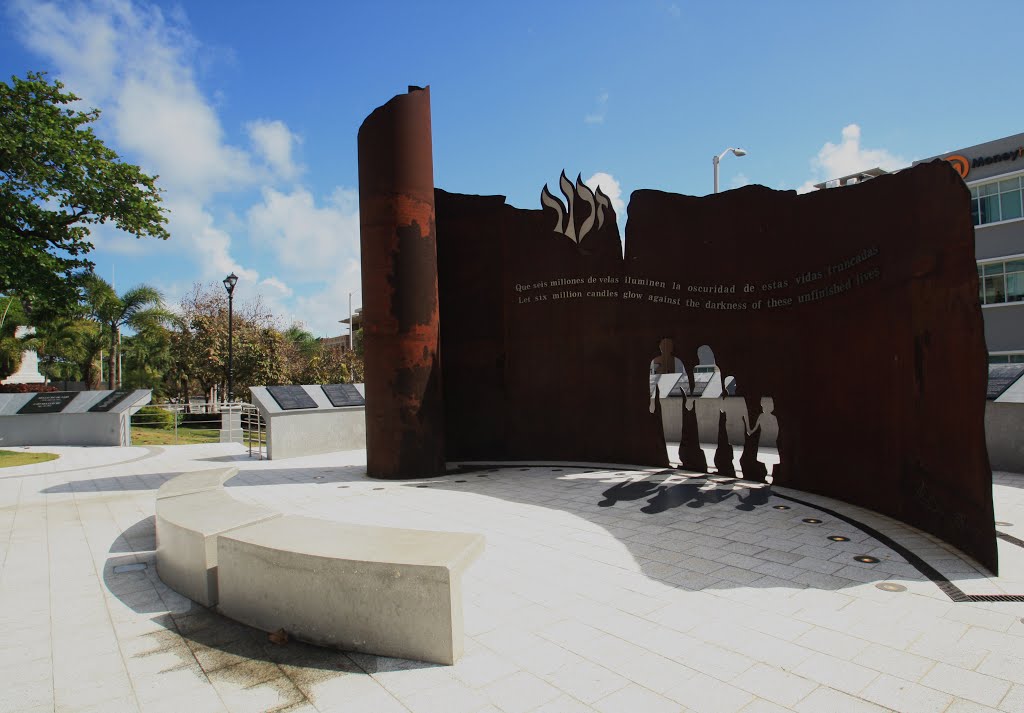 Monumento en recordación de la vil canallada de un hombre en contra de los judios-Altar de la Patria-San Juan by Ricardo David Jusino