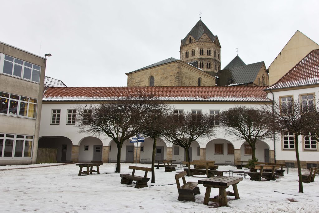 Carolinum vor dem Dom in Osnabrück by Emma10