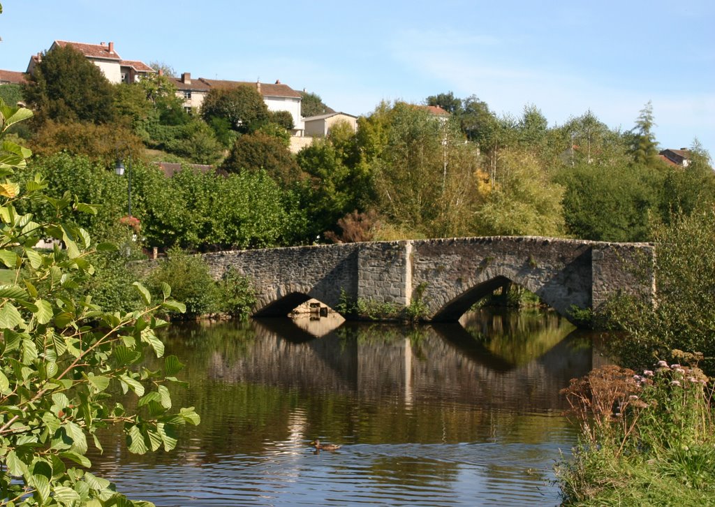 Bellac : pont sur le Vincou by macrobert