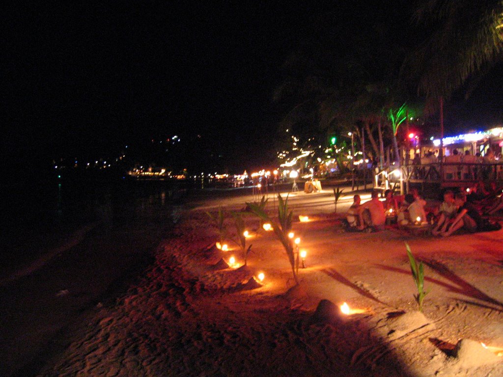 Ko Tao Sairee Beach evening view by jyruotsa