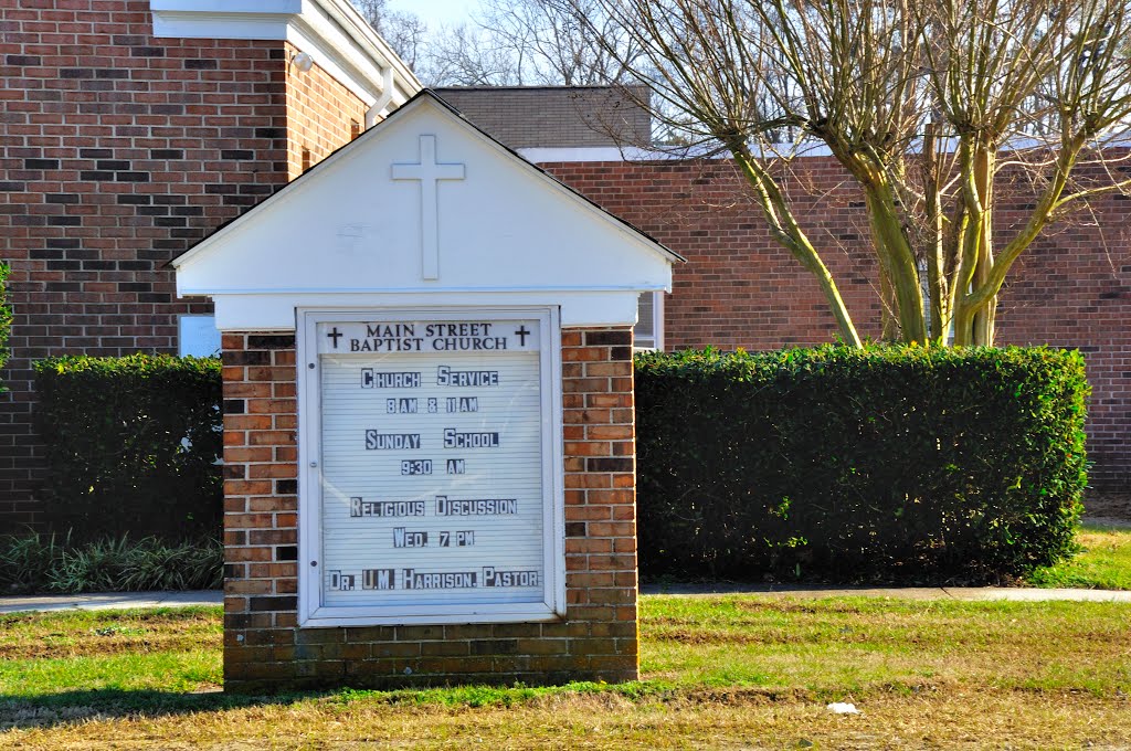 VIRGINIA: ISLE OF WIGHT COUNTY: SMITHFIELD: Main Street Baptist Church, 517 Main Street road sign by Douglas W. Reynolds, Jr.