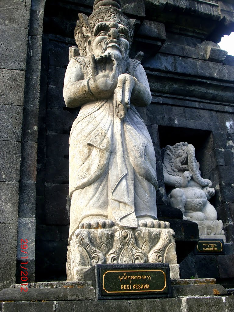 Resi Kesawa Statue by Nanang Pudjo Bintoro