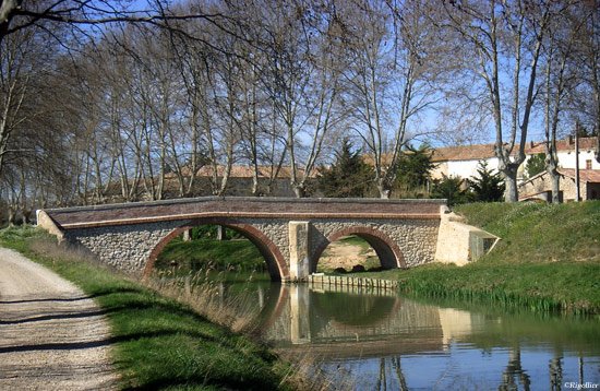 Un Pont sur le Canal de la Robine - Aude - by Arktos,