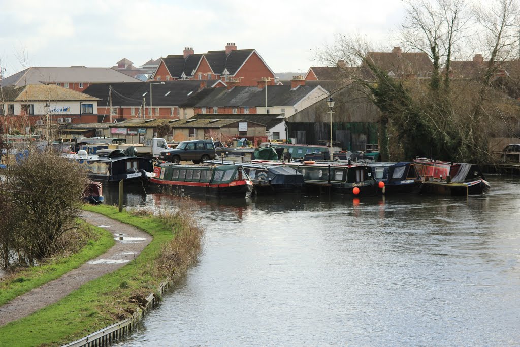 Greenham Island on the Kennet Navigation. by peterjoscelyne