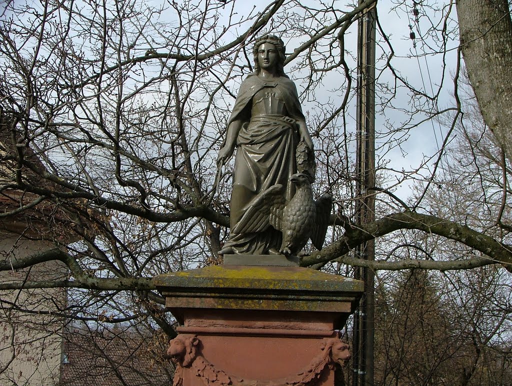 Kriegerdenkmal, Germania mit Kranz und Schwert by Richard Mayer