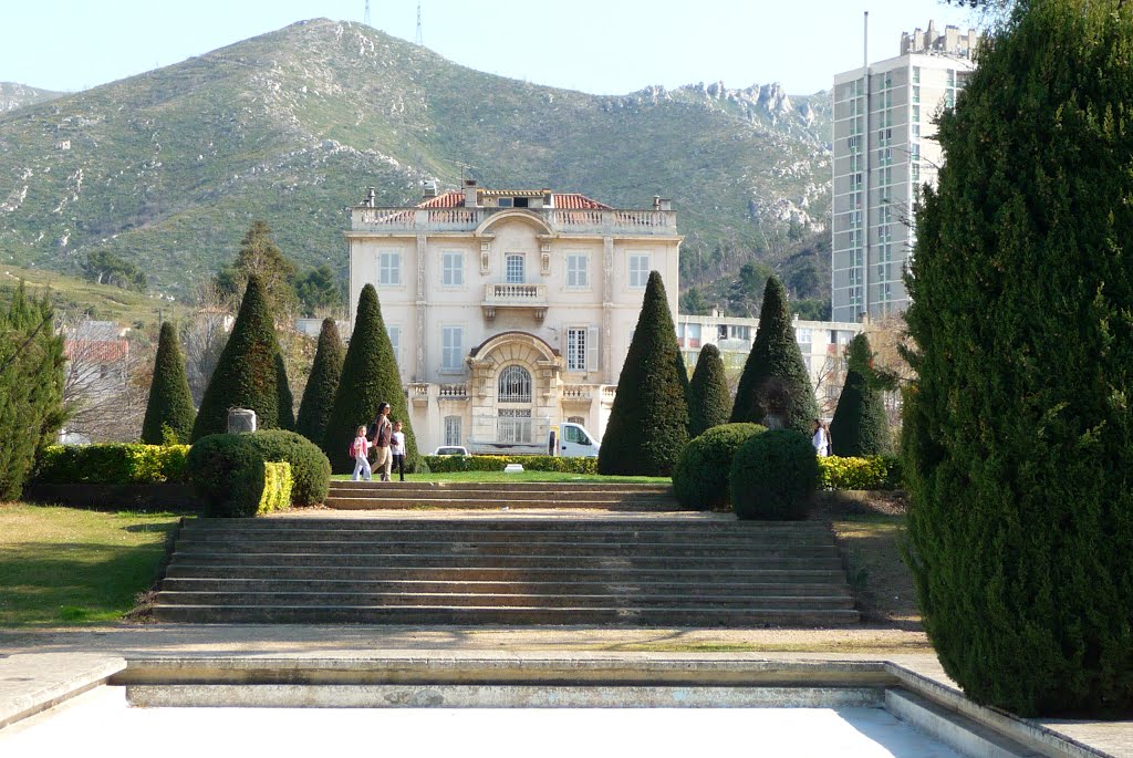 Château Saint-Cyr, domaine aménagé par l'assureur maritime Georges Budd à partir de 1895. by Christophe Trinquier