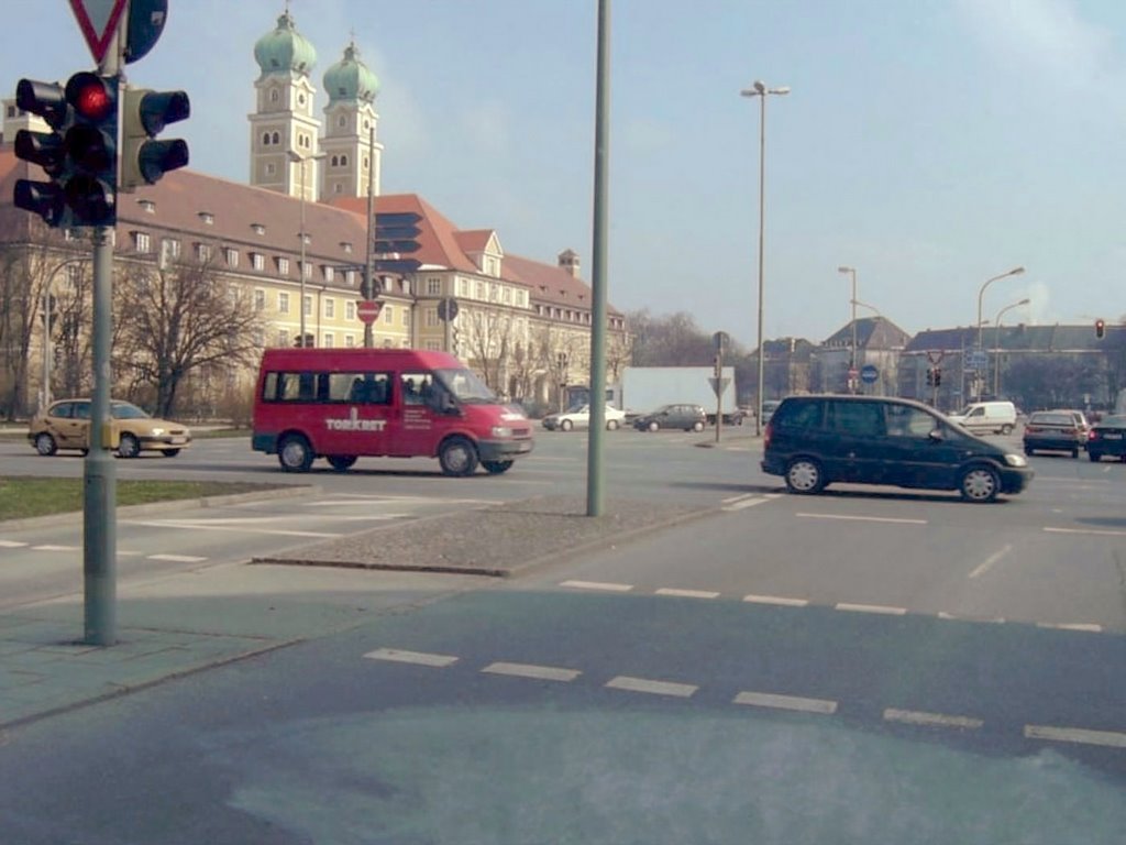 Luise Kisselbach-Platz by Bordás Sándor