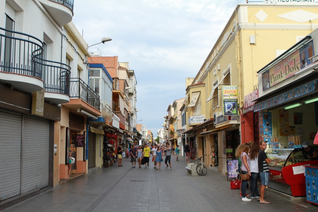 Carrer (street) Sant Esteve by Bluescape