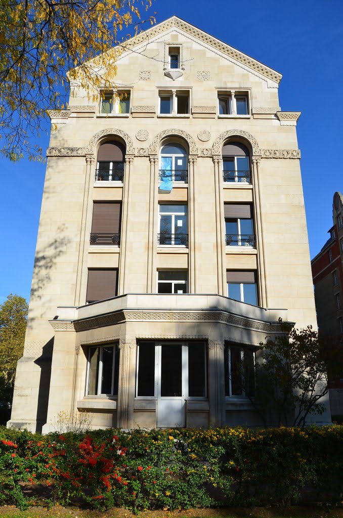 La Maison des étudiants arméniens (arch. Léon Nafilyan, 1930). by Christophe Trinquier