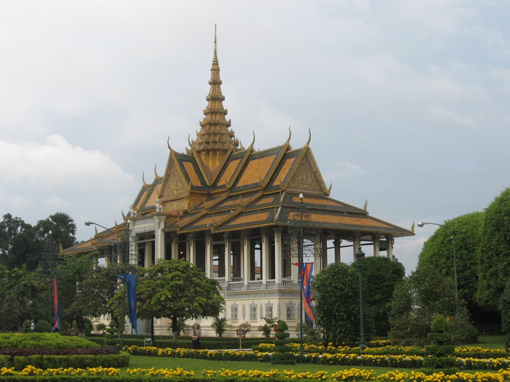 Royal Palace, Phnom Penh by yvr101