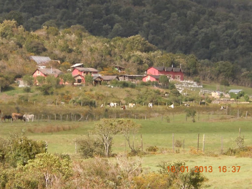 Hosteria en El Pedregal by Jorge Brito