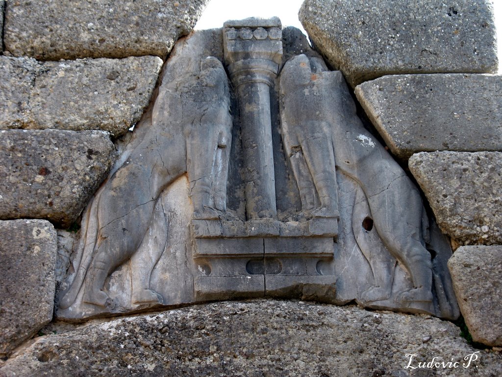 Porte des Lions (Mycènes) by Ludovic Pourageaux