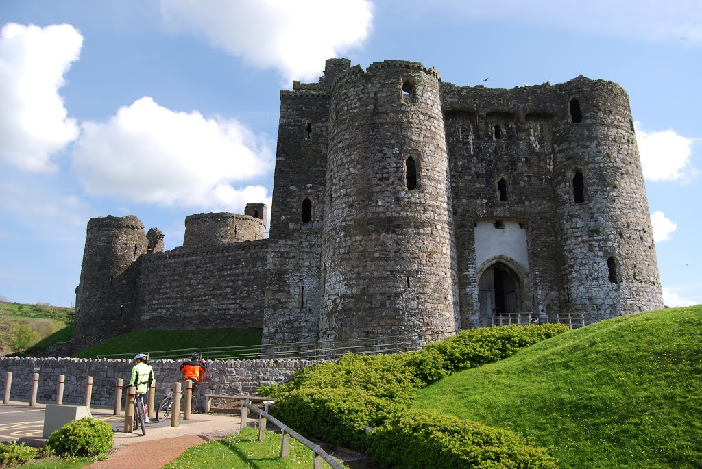 Kidwelly Castle by cisko66