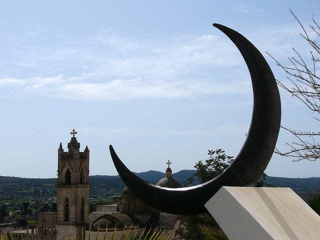 Dipkarpaz: Kirche unter dem Halbmond by der_odenwaelder