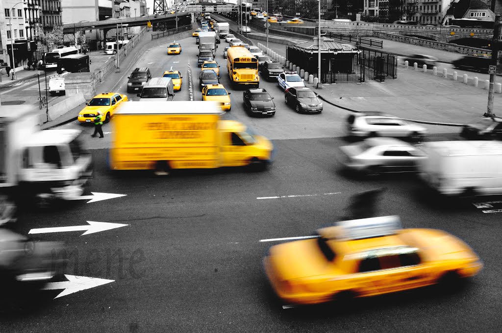 USA - NY - New York City - Lenox Hill. Stop and Go @ Roosevelt Island Tram Station. by ®mene