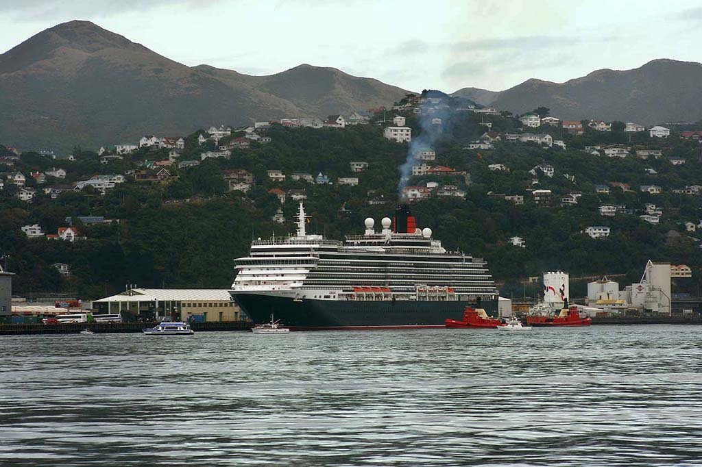 Cruise ship 'Queen Victoria' berthed at Aotea Wharf by Fritz Schöne