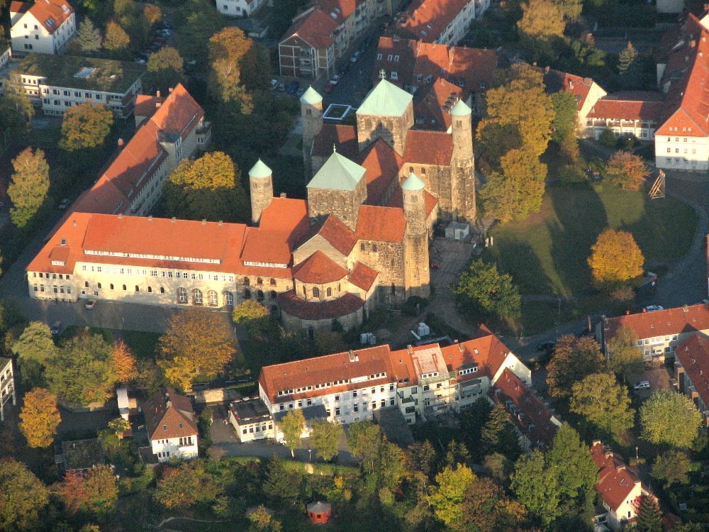 Michaeliskirche_Weltkulturerbe by Peter Nisi