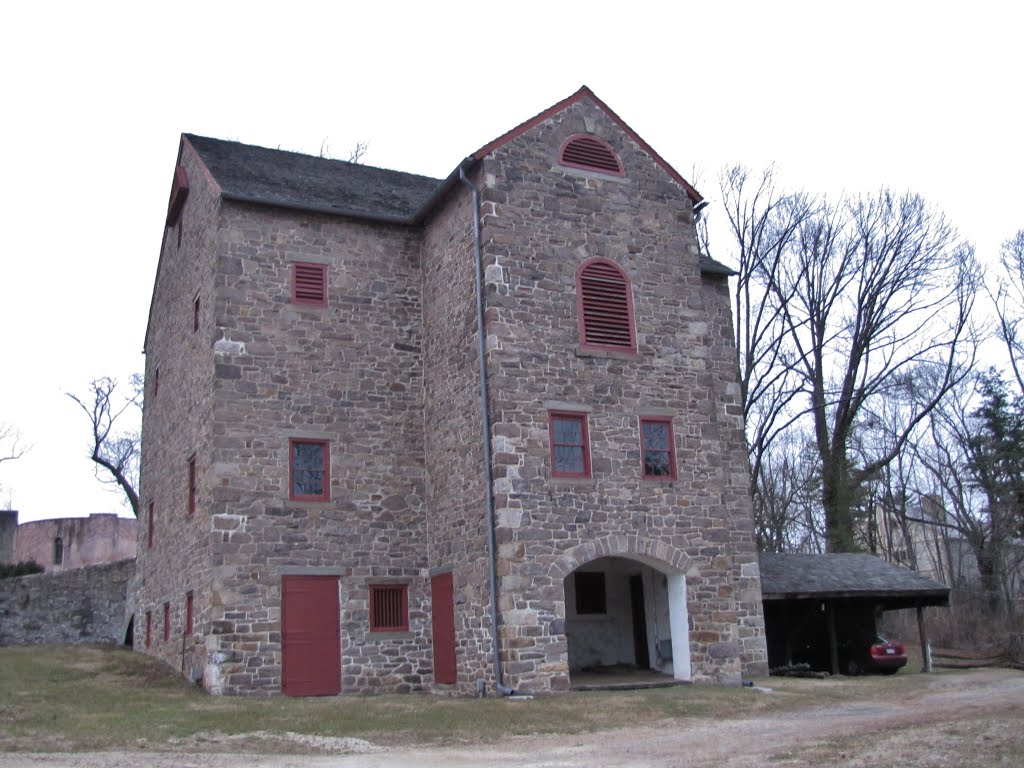 The Highlands Manor Barn by Chris Sanfino