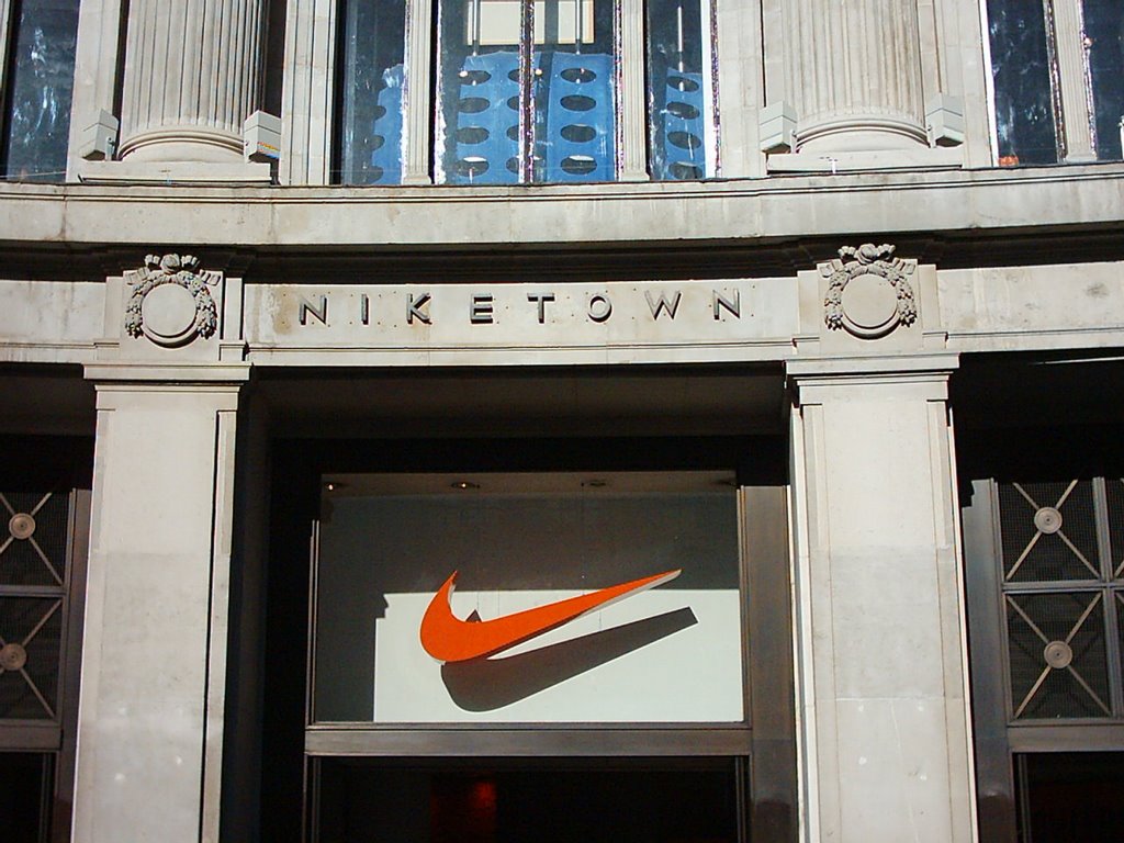 Niketown (on Oxford Circus) by Andrei Kortsak