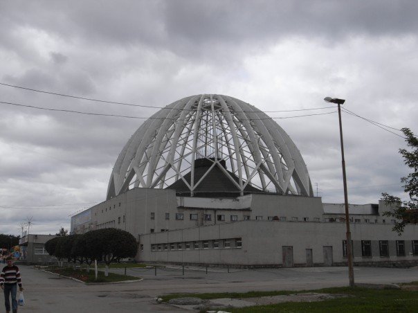 Yekaterinburg Circus Building 2007 by SamGordon