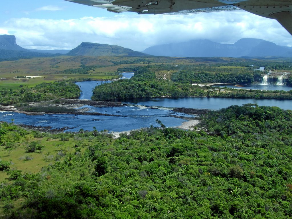 Anflug auf Canaima by PETEGE