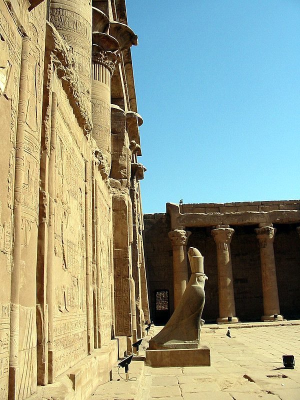 TEMPLO DE HORUS - EDFU by BERNARDO ROBLEDO