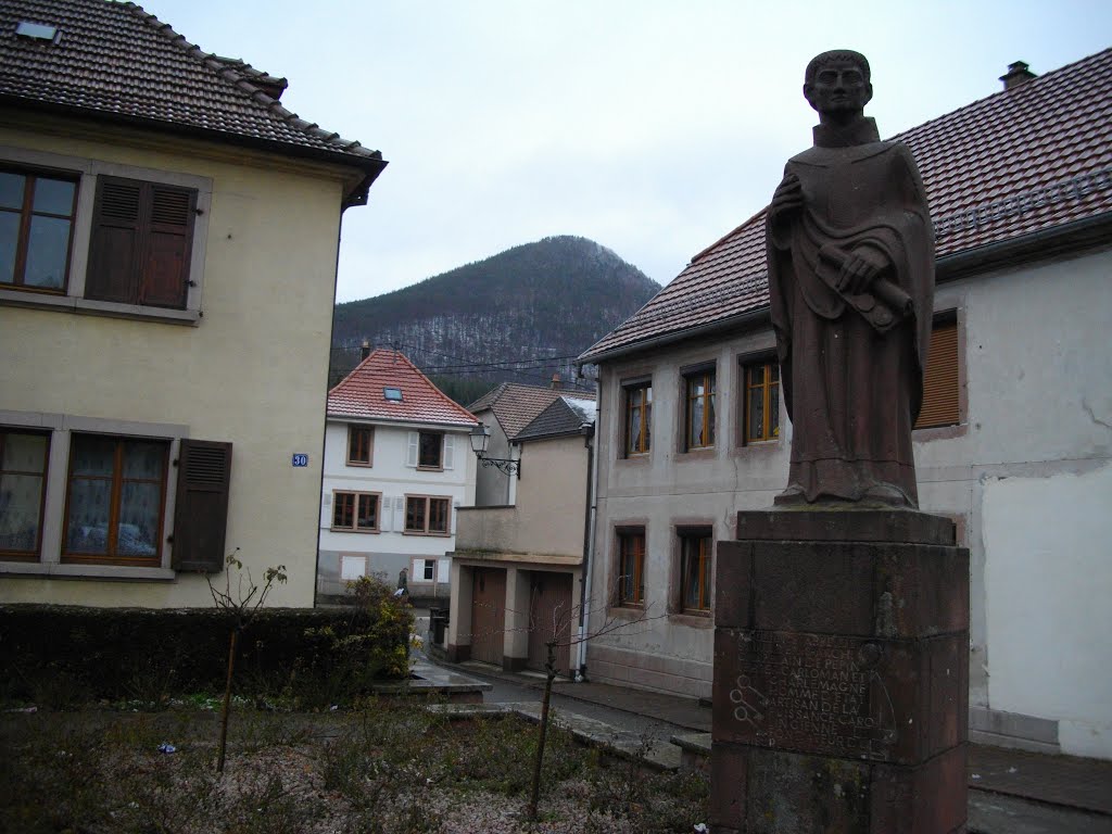 Statue de St Fulrade à Lièpvre by Claudius B.