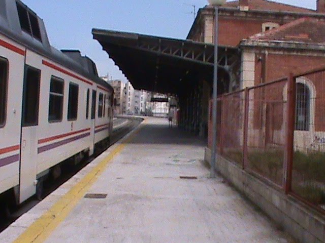 En la estacion de tren de alcoy by pintatrenes