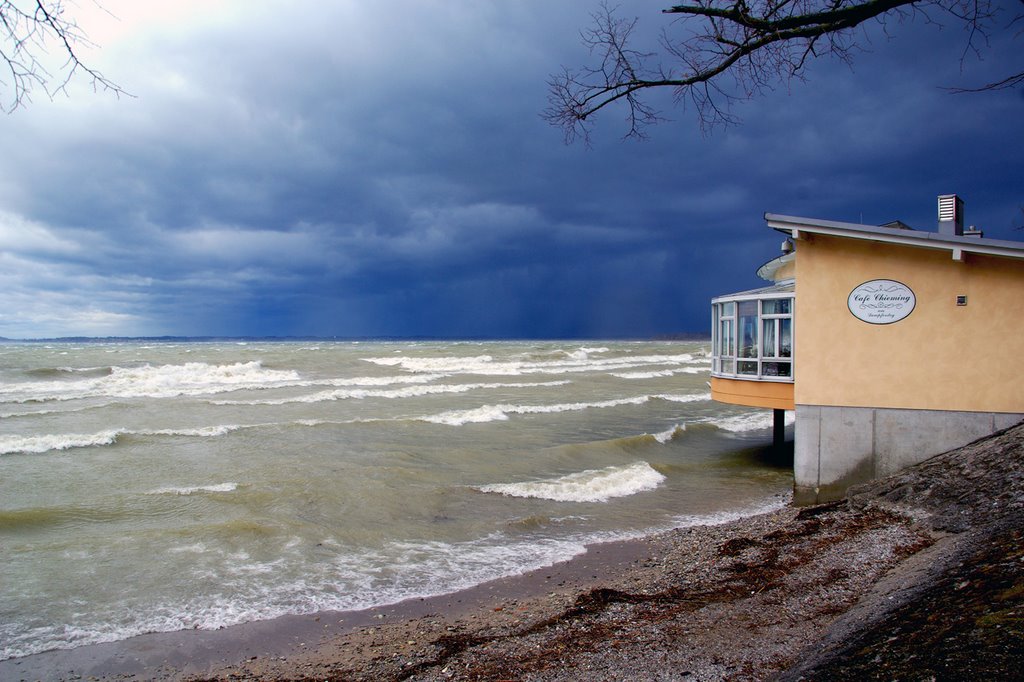 Am Strand bei Sturm by Ed. Deichstetter