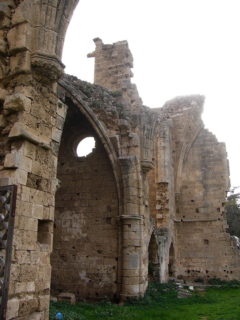 Famagusta: in der Ruine von St. Franziskus by der_odenwaelder