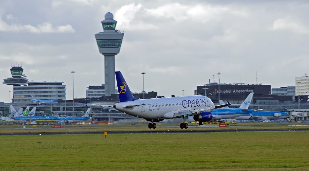 Amsterdam Airport Schiphol by PaasHaas