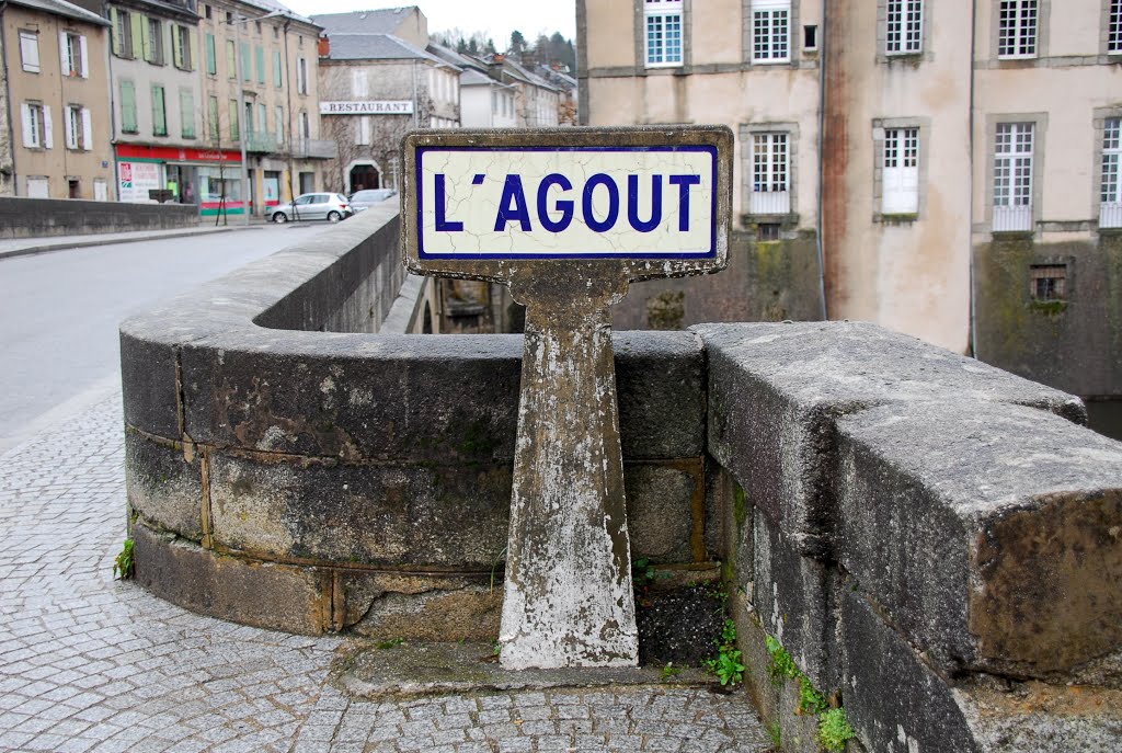 Poteau Michelin au pont sur l'Agout à Brassac, rive gauche (22.5.57) by F@M