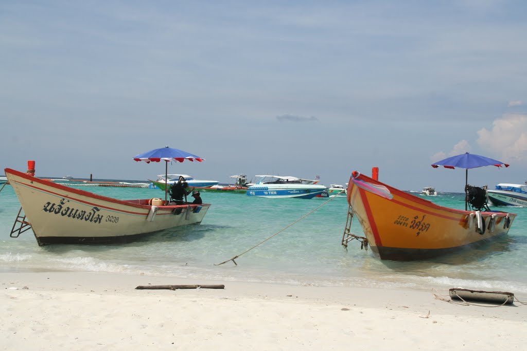 Best beach near the Pattaya by tramp-ek