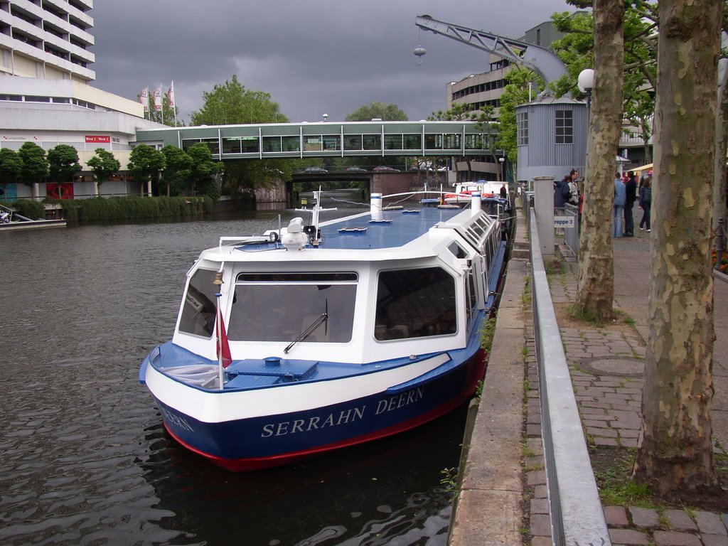 Tschako Bergedorf, Weidenbaumsweg 13, 21029 Hamburg, Germany by Andreas Zülsdorf