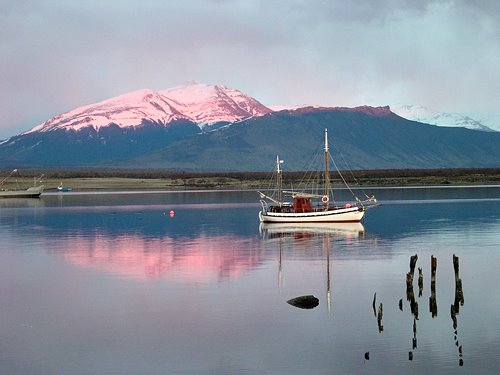 Atardecer en Puerto Natales, Chile by Jorge Benavente